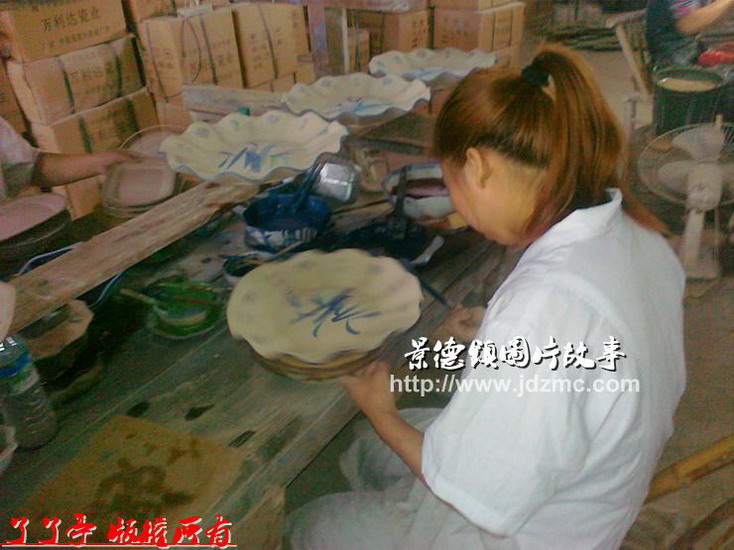 景德镇日用瓷手绘生产实景(实拍)-了了亭-景德