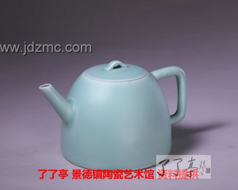 两岸故宫博物院，粉青釉茶壶