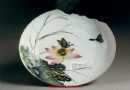 居仁堂制粉彩荷花双蝶图薄胎盘