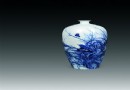 卢伟 青花“老根”梅瓶 RMB 120,000-160,000