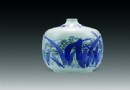 辛青山 青花斗彩“水仙”瓶 RMB 80,000-100,000