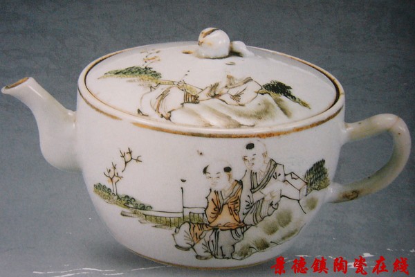 梁义太 浅降彩人物茶壶 民国时期