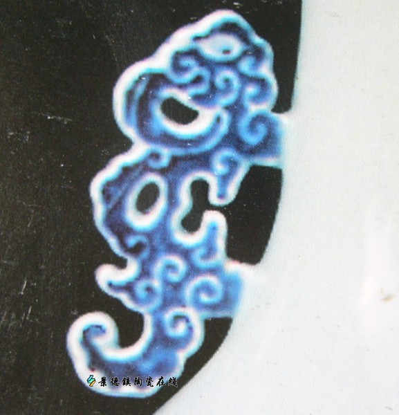 清道光·豆青青花加白庭院人物瓶