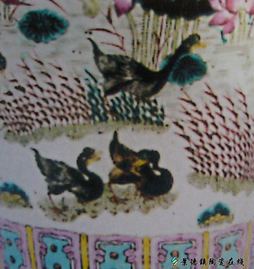 同治·粉彩孔雀花卉 300件瓶