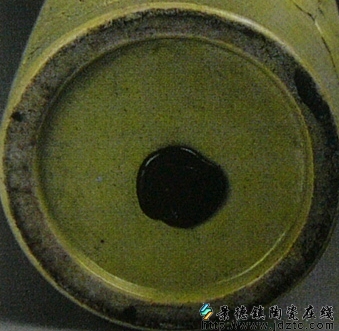 清·黄釉眼刻山水纹笔筒