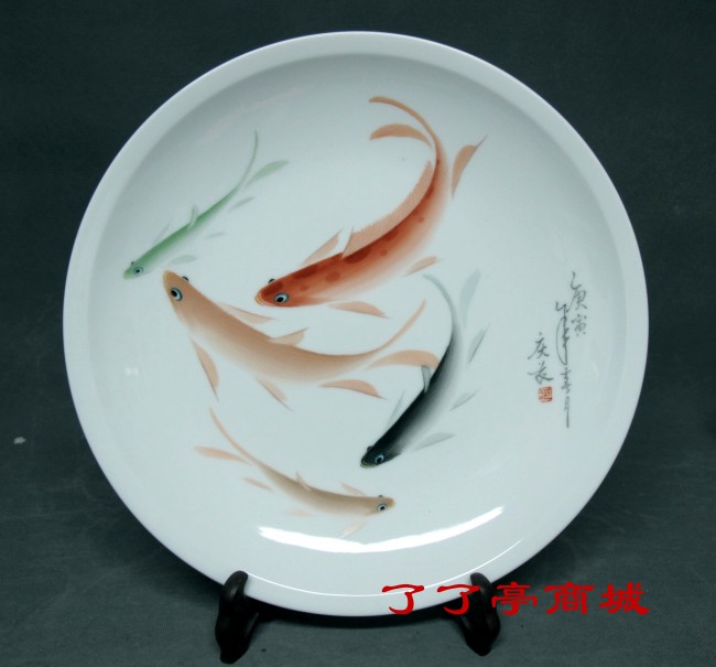 《鱼乐图》釉上彩，陈庆长(著名老艺术家.江西省高级工艺美术师)