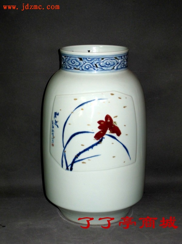 《黄山胜色．莲花》高温颜色釉.胡伟平(国家二级美术师、中国书画院江西分院副院长、陶瓷艺术家)