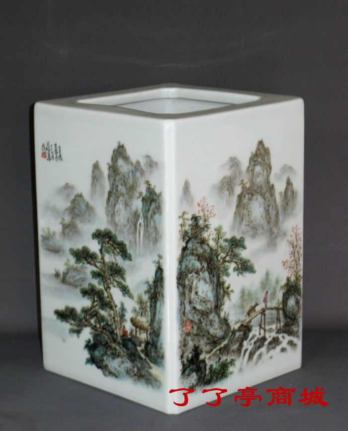 《山青水秀一江春》粉彩．江葆华（陶瓷美术教师. 高级工艺美术师）