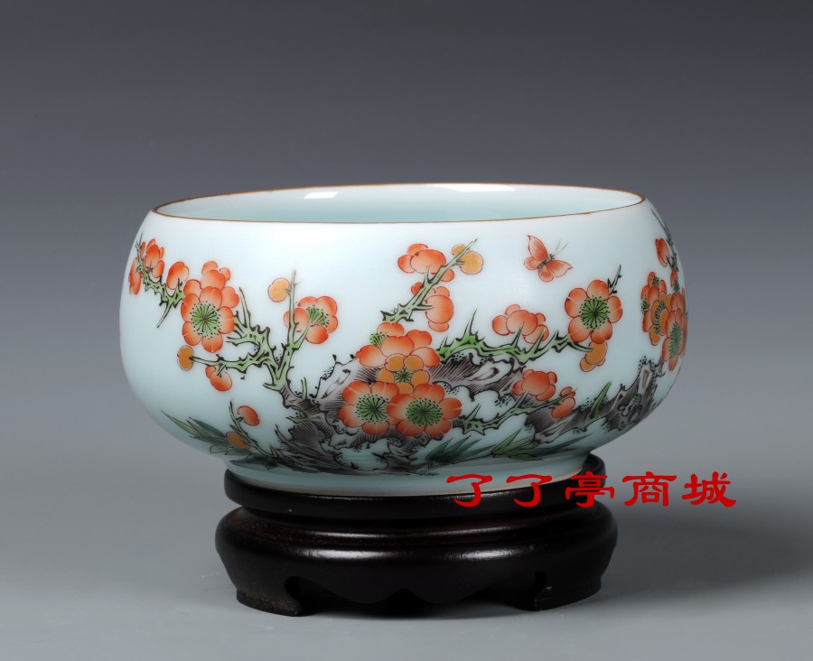 《梅蝶逗春》古彩．兰国华(中国陶瓷艺术大师.省级非物质文化遗产古彩传人)