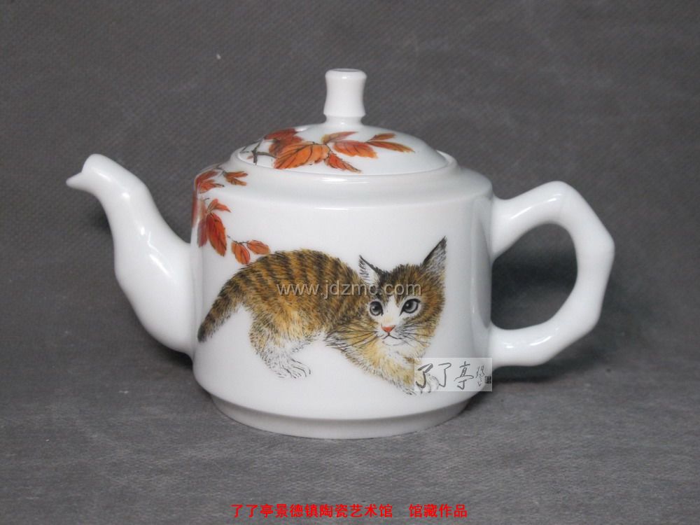 吴锦华 粉彩《小猫》茶壶