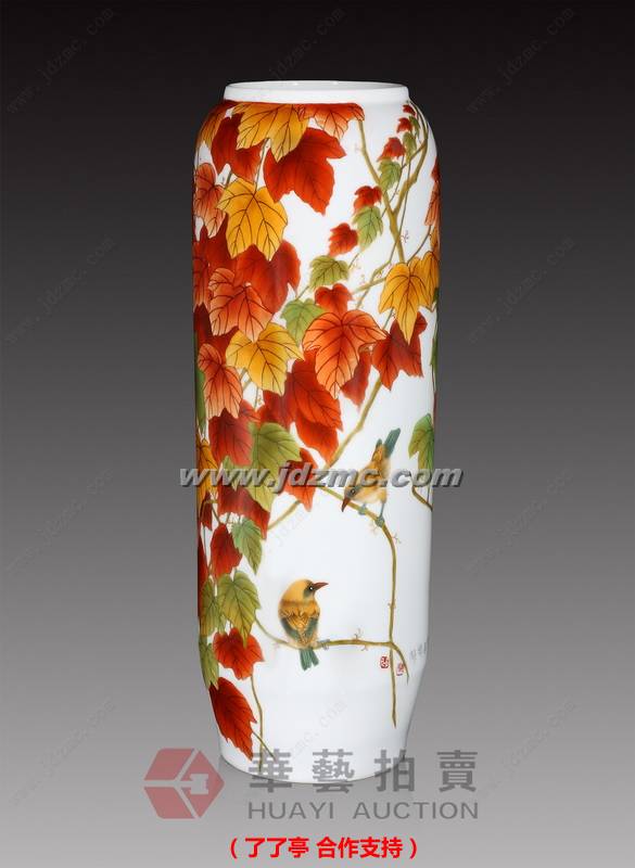 霜浓时节叶正红•釉上彩瓷瓶 梅曲
